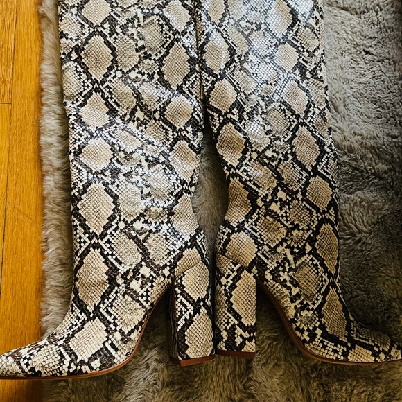 By Zara brand Snake print boots brand new, size shown on this picture - Picture 2 of 4